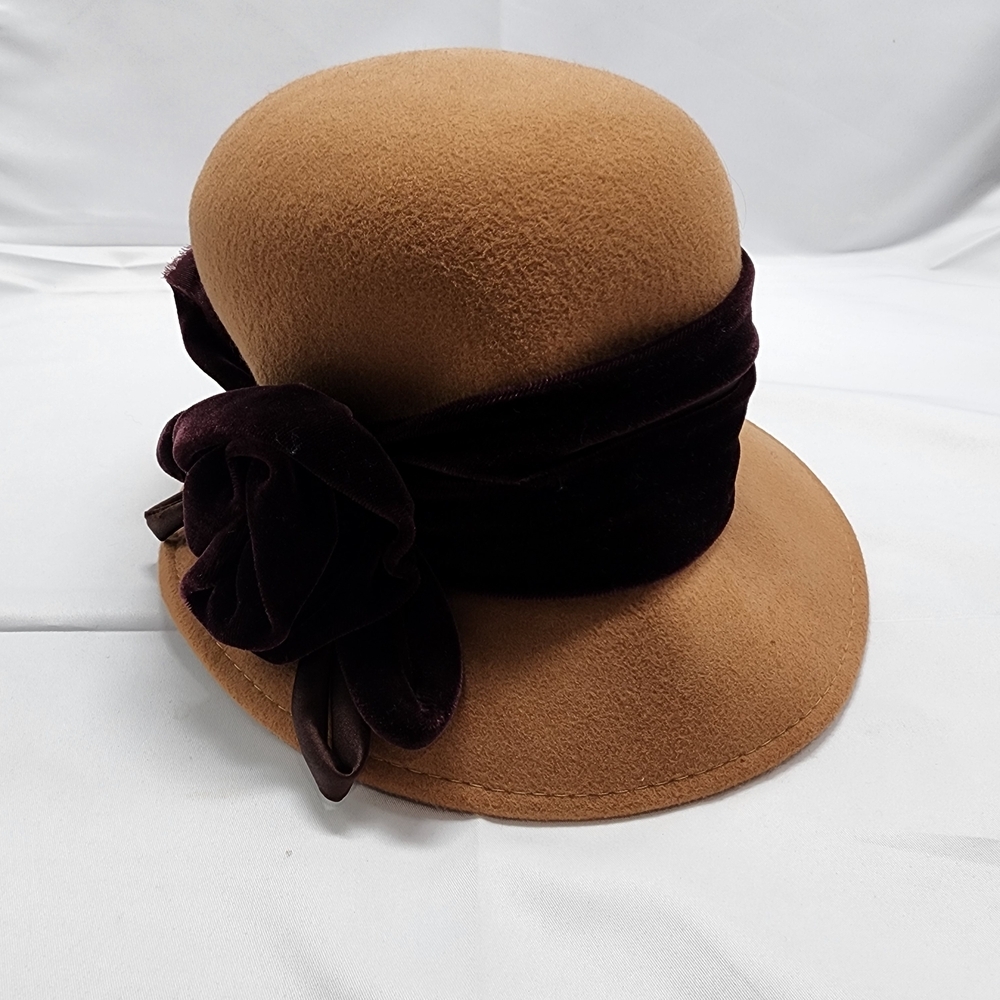 SOPRATTUTTO Cloche Hat Wool Felt Brown Velvet Flower Trim One Size Pre-owned